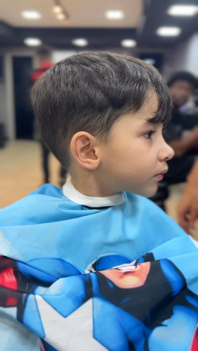 Barba aparada com acabamento navalha